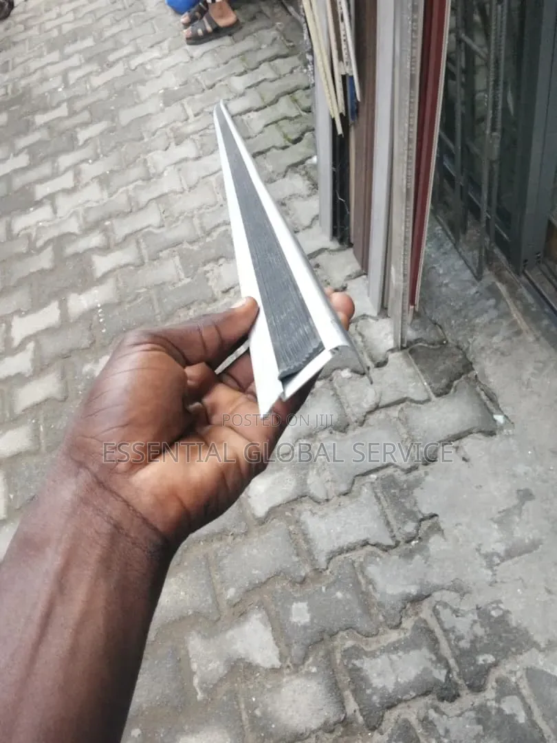 Aluminum Anti-Slip Stair Nosing With Rubber Insert