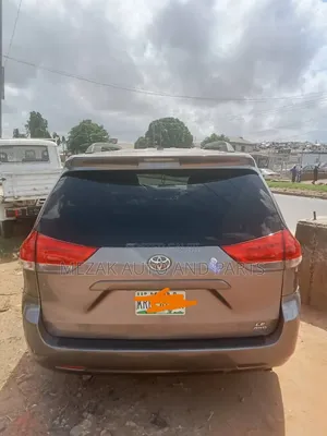 Toyota Sienna 2011 Gray