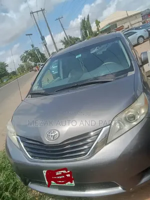 Toyota Sienna 2011 Gray