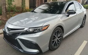 Toyota Camry SE 2022 Silver