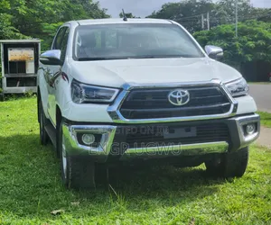 Toyota Hilux 2019 White