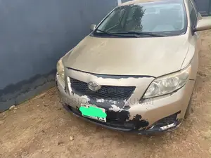 Toyota Corolla LE 4dr Sedan (1.8L 4cyl 4A) 2010 Gold