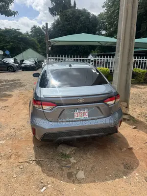 Toyota Corolla XLE 2020 Blue