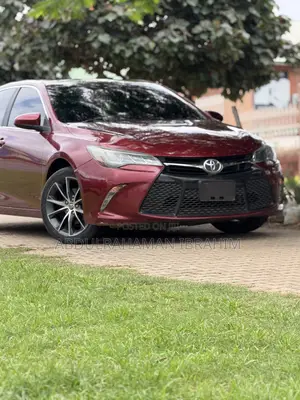 Toyota Camry XLE 4dr Sedan (3.5L 6cyl 6A) 2015 Maroon