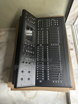 Midas M32 LIVE Digital Mixing Console