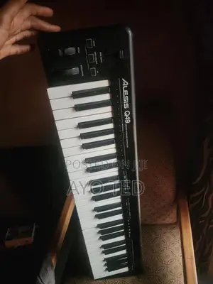 Alesis Q 49