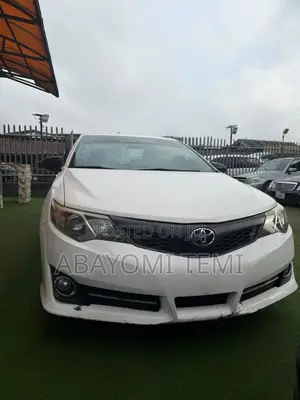 Toyota Camry LE 4dr Sedan (2.5L 4cyl 6A) 2014 White