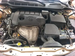 Toyota Camry LE 4dr Sedan (2.5L 4cyl 6AM) 2010 Gold