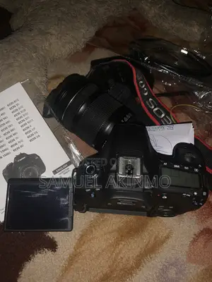 Canon EOS 60D DSLR Camera + Canon EF-S 18-135mm Lens