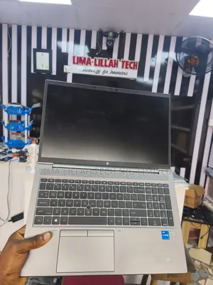 Laptop HP ZBook Firefly G8 16GB Intel Core i7 SSD 512GB