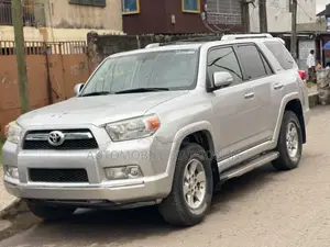 Toyota 4-Runner SR5 4WD 2012 Silver