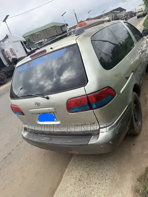 Toyota Sienna 2002 Gray