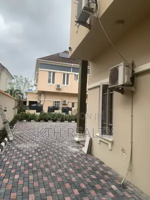 4bdrm Shared Apartment in Southern View Estate, Lekki Phase 2 for rent