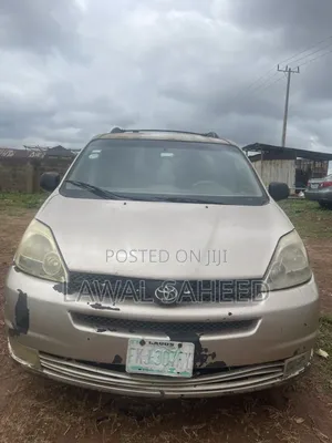 Toyota Sienna LE AWD 2005 Gold