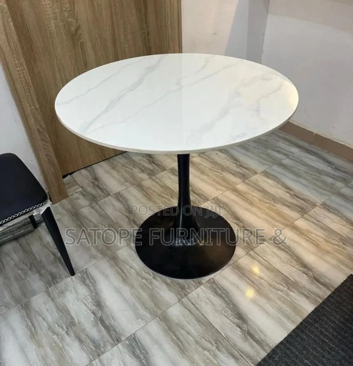 Mable Top Dining Event Table