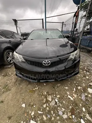Toyota Camry SE Sport 4dr Sedan w/Prod. End 11/13 (2.5L 4cyl 6A) 2014