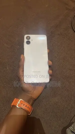 Samsung Galaxy A06 64 GB Gray