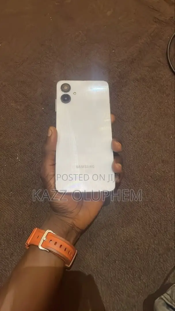 Samsung Galaxy A06 64 GB Gray