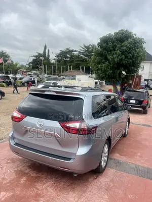 Toyota Sienna 2012 Silver
