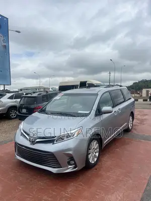 Toyota Sienna 2012 Silver