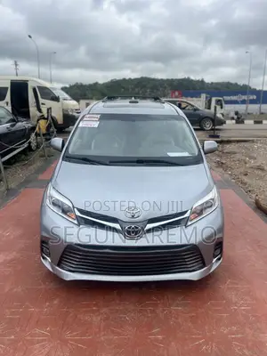 Toyota Sienna 2012 Silver