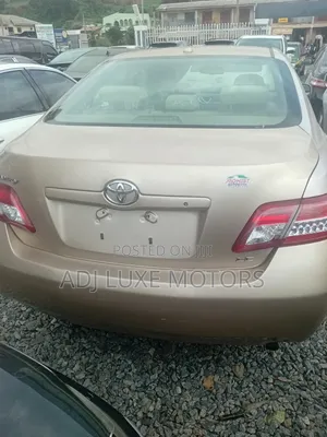 Toyota Camry LE V6 4dr Sedan (3.5L 6cyl 6AM) 2010