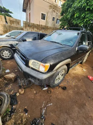 Nissan Pathfinder 2003 Black