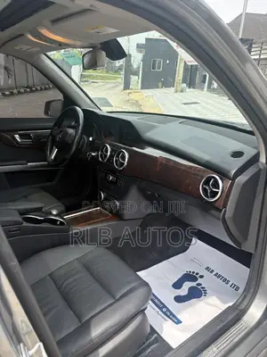 Mercedes-Benz GLK-Class Base GLK 350 4dr AWD 4MATIC (3.5L 6cyl 7A) 2015