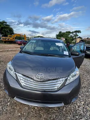 Toyota Sienna LE 8 Passenger 2012 Gray