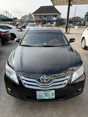 Toyota Camry XLE V6 4dr Sedan (3.5L 6cyl 6AM) 2010 Black