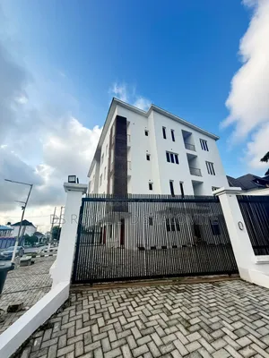 5bdrm Maisonette in Lekki Phase 1 for sale