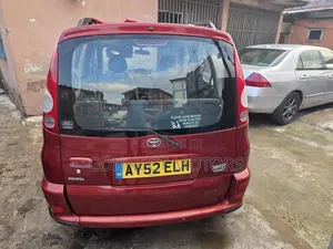 Nissan Vanette 2001 Red