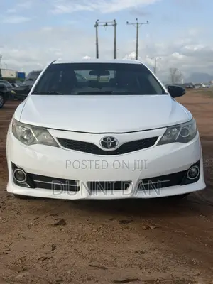 Toyota Camry SE 4dr Sedan (2.5L 4cyl 6A) 2013 White