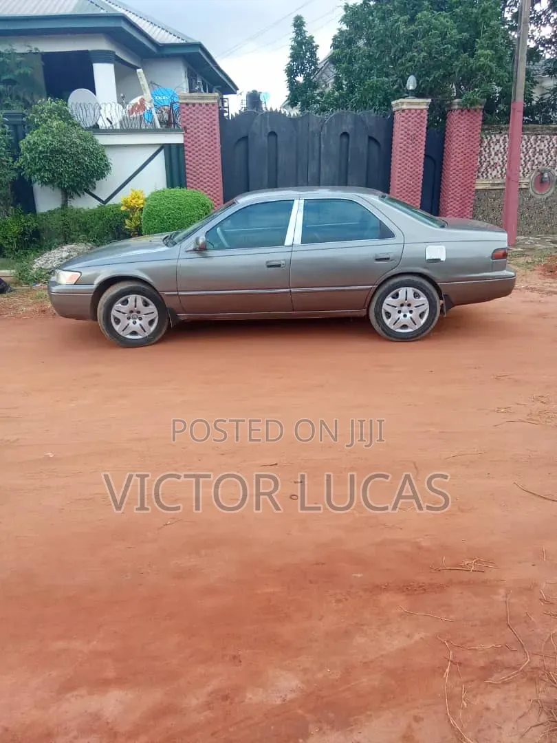 Toyota Camry 2001 Gray