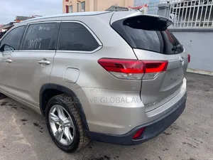 Toyota Highlander 2016 Gold