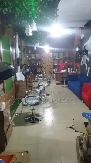 Unisex Salon