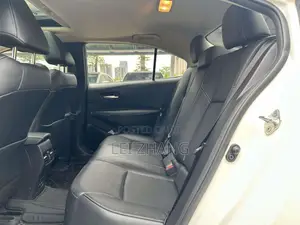 Toyota Corolla L (1.8L 4cyl 2A) 2019 White