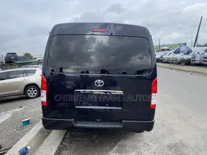 Toyota HiAce 2015 Black