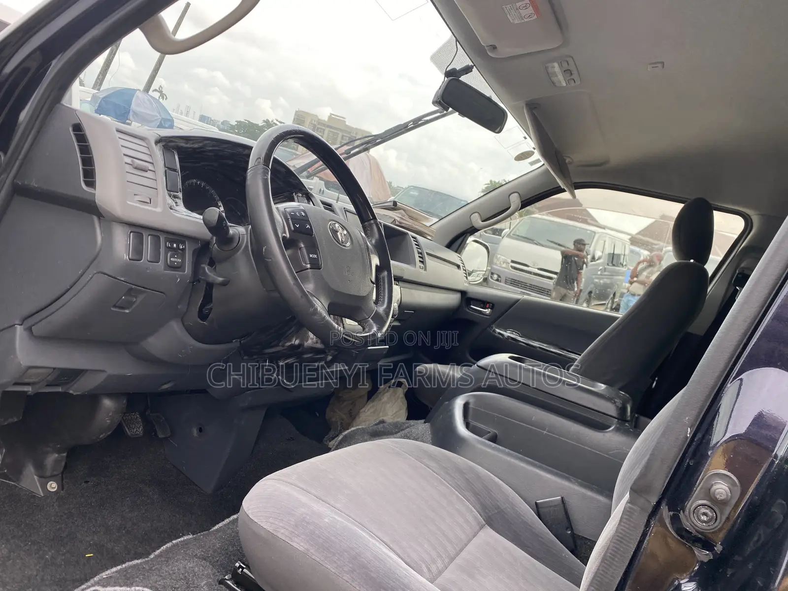 Toyota HiAce 2015 Black