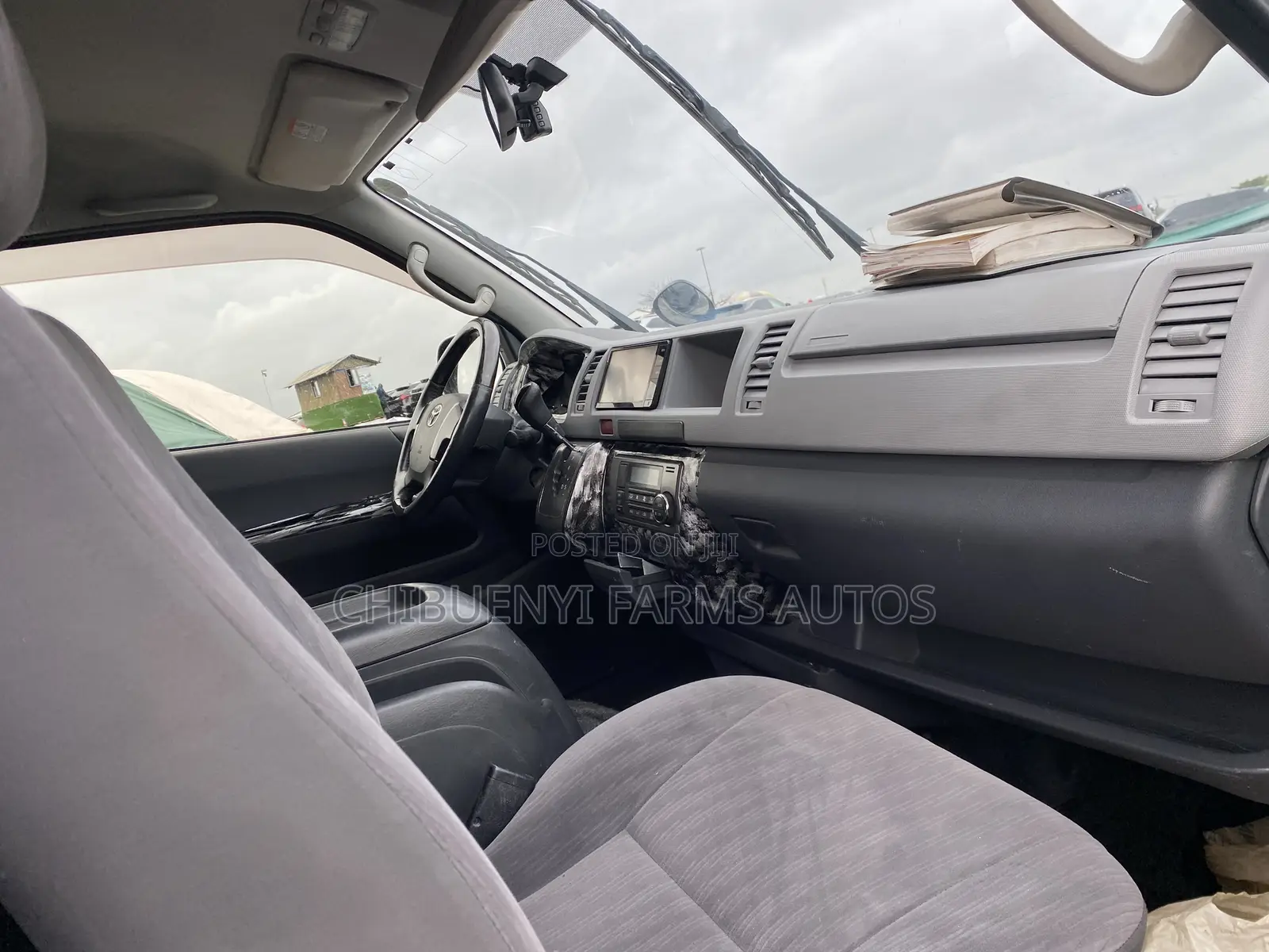 Toyota HiAce 2015 Black