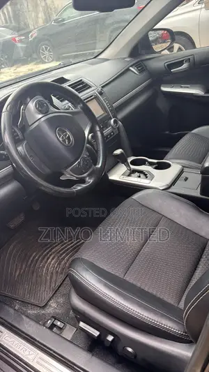 Toyota Camry SE 4dr Sedan (2.5L 4cyl 6A) 2013 Gray