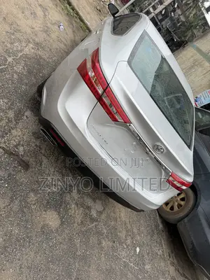 Toyota Avalon XLE 4dr Sedan (3.5L 6cyl 6A) 2014 Silver