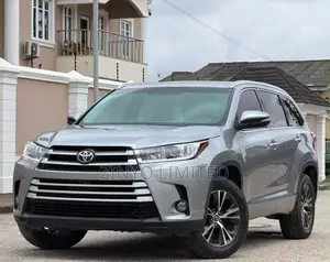 Toyota Highlander XLE V6 4x2 (3.5L 6cyl 6A) 2016 Silver