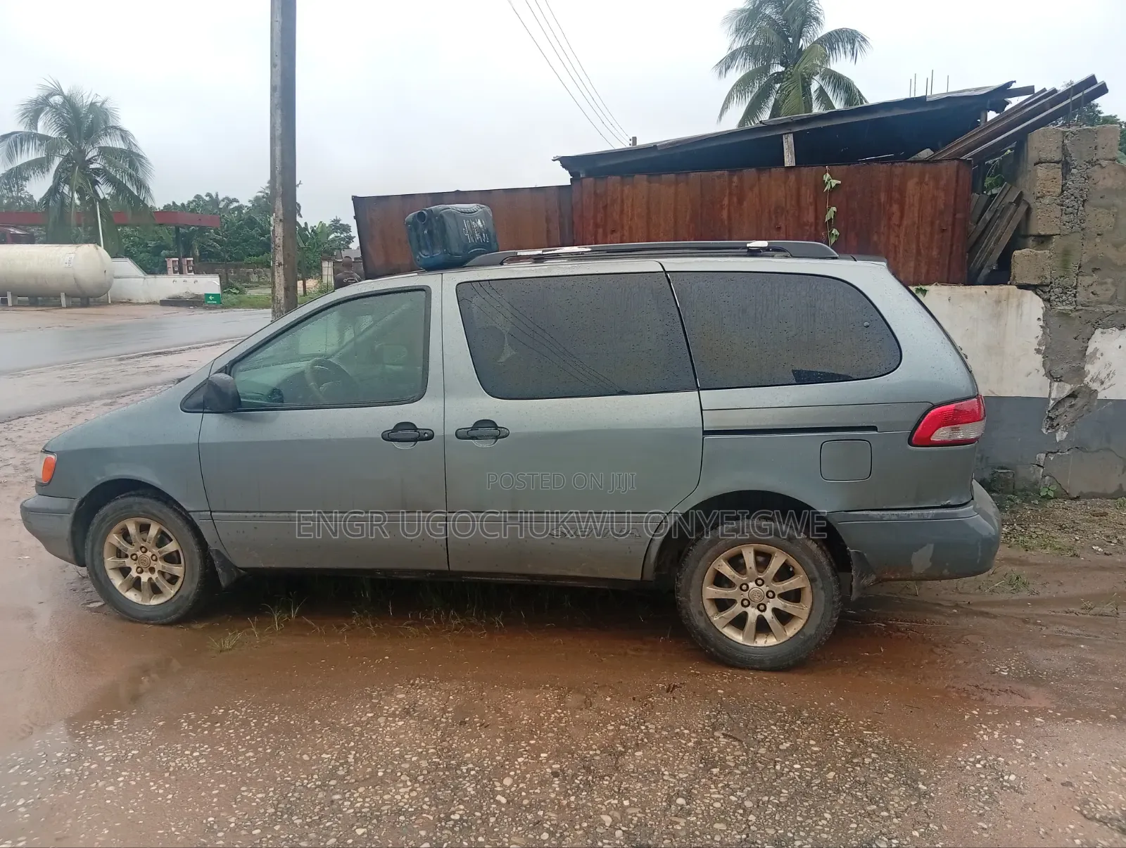 Toyota Sienna CE & 1 hatch 2000 Gray