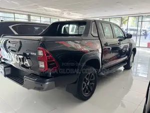 New Toyota Hilux 2025 Black