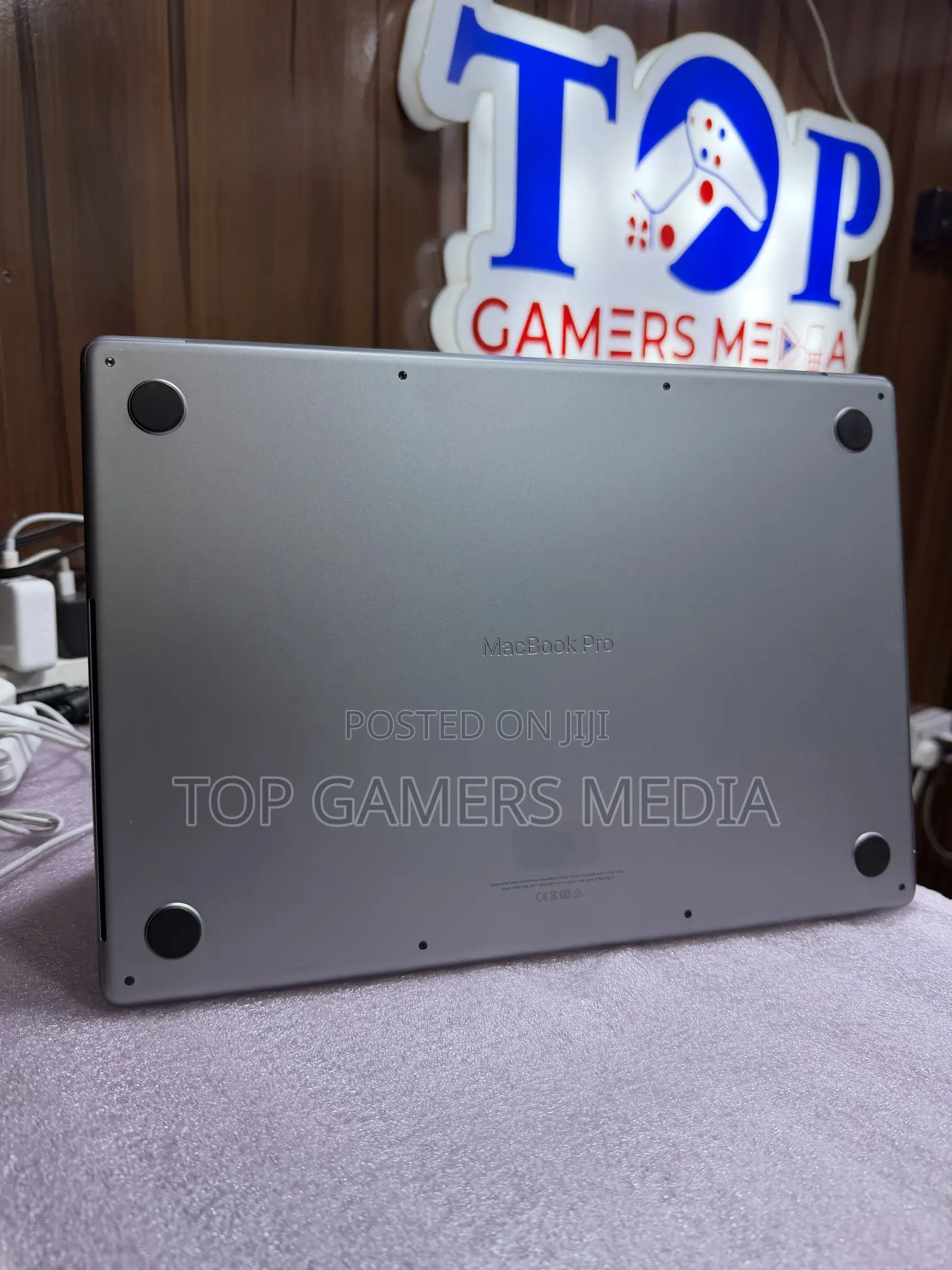 Laptop Apple MacBook Pro 2021 M1 16GB Apple M1 Pro SSD 512GB