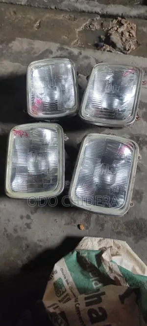 Head Lamp Hiace 4y