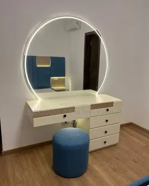 Quality Dressing Mirror Stand With Stool/Chair