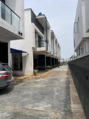 4bdrm Townhouse / Terrace in Ikota Gra, Lekki for rent
