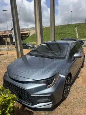 Toyota Corolla XLE 2020 Blue